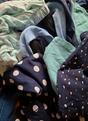 Großer karton voll hosen - großer,